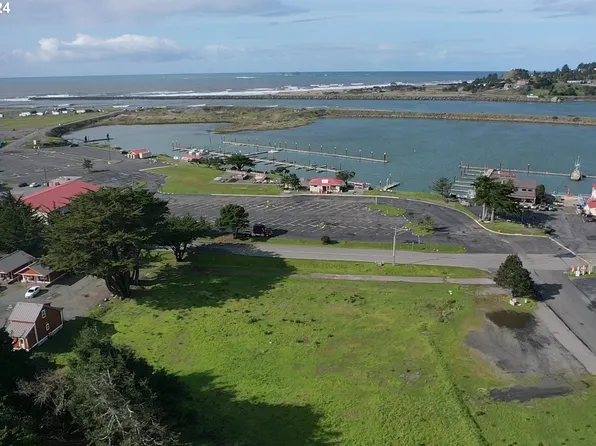 94250 Port Dr, Gold Beach, OR 97444