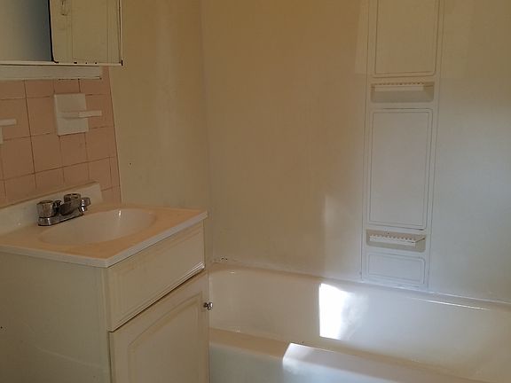 5th image of 154 Fountain St APT 2SA