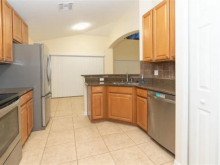 9018 Verona Sound Way — Photo 32