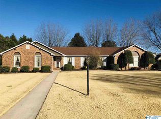 2304 Fairway Cir SE, Decatur, AL 35601