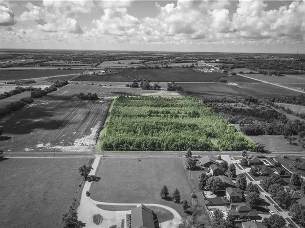 700 W 19th St, Ottawa, KS 66067