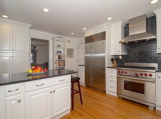 1087 Racebrook Rd, Woodbridge, CT 06525