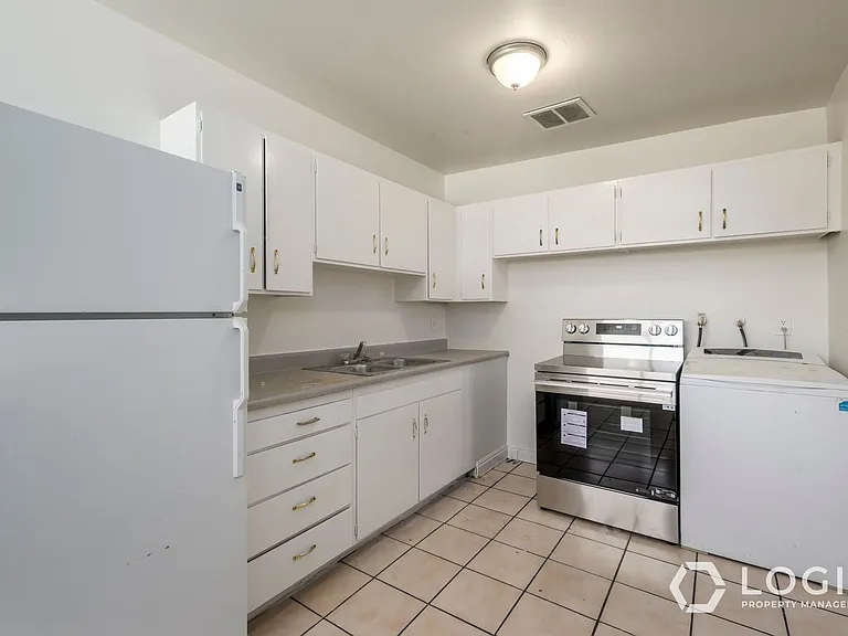 1610 W Ivy Cir #3 — Photo 6