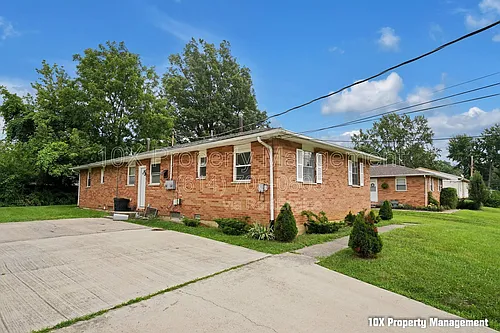 92 Cherrington Rd Photo 1