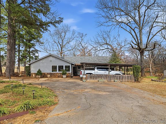 3rd image of 2417 N Country Club Rd