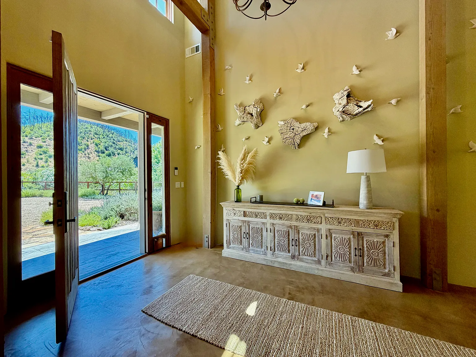 3 bed, 2076 sqft, $9,500 — Photo 3