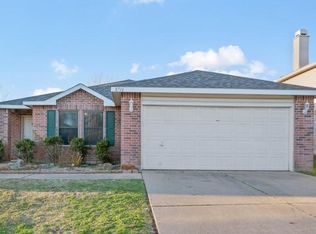 8716 Swan Park Dr, Denton, TX 76210