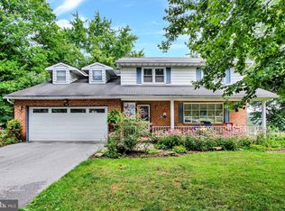 140 Valley View Dr, Hanover, PA 17331