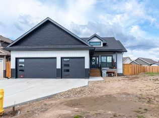 7302 37 Street Close, Lloydminster, AB T9V3P7