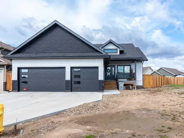7302 37 Street Close, Lloydminster, AB T9V 3P7