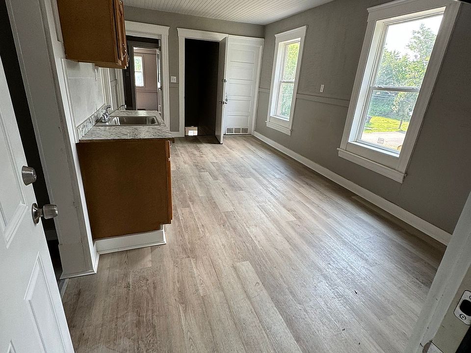 2nd image of 142 Kenmore Ave #1