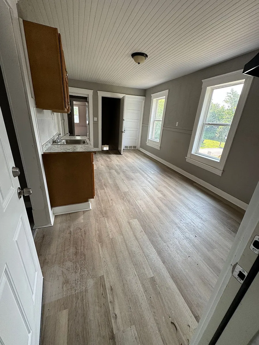 Building Photo - 142 Kenmore Ave #1