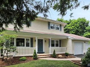 3 Gates End, Oakland, NJ