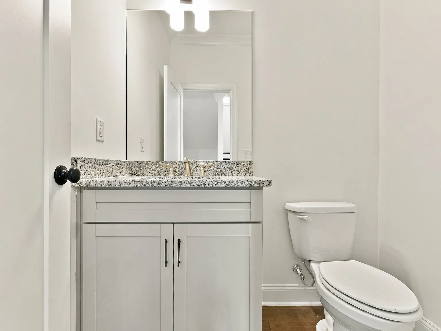 4 bed, 3.5 bath, 2200 sqft, $3,950 — Photo 4