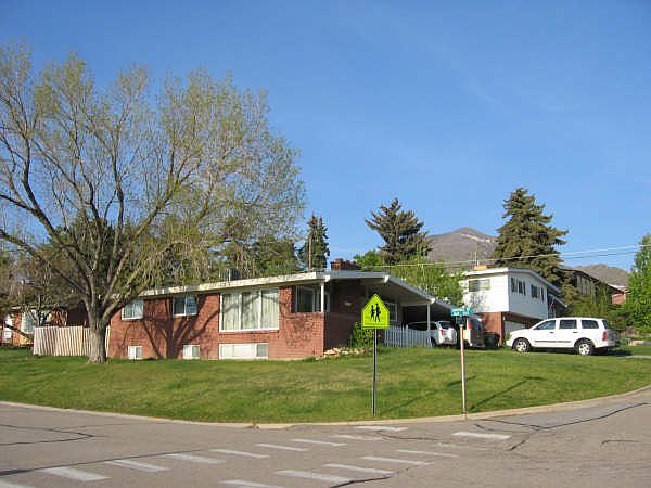 1st image of 2871 E Oakridge Dr