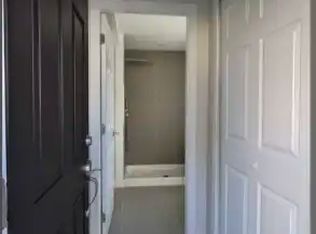 555 W 20th Ave #1A, Vancouver, BC V5Z1X8