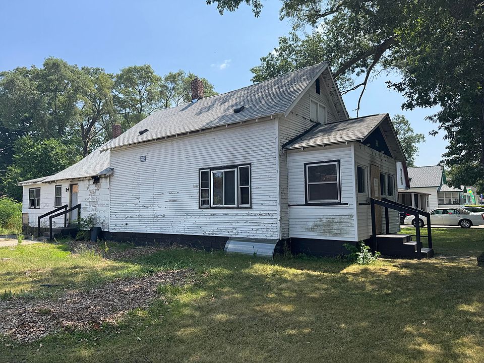 2nd image of 2202 Hoyt St