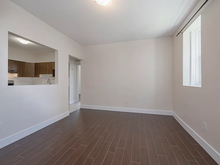 385 Bell St S — Photo 14
