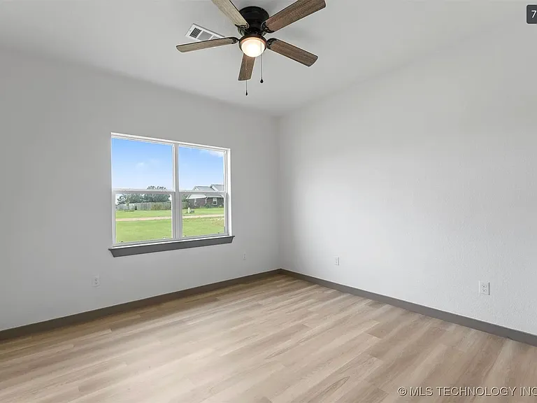 84 Michael Ave — Photo 31