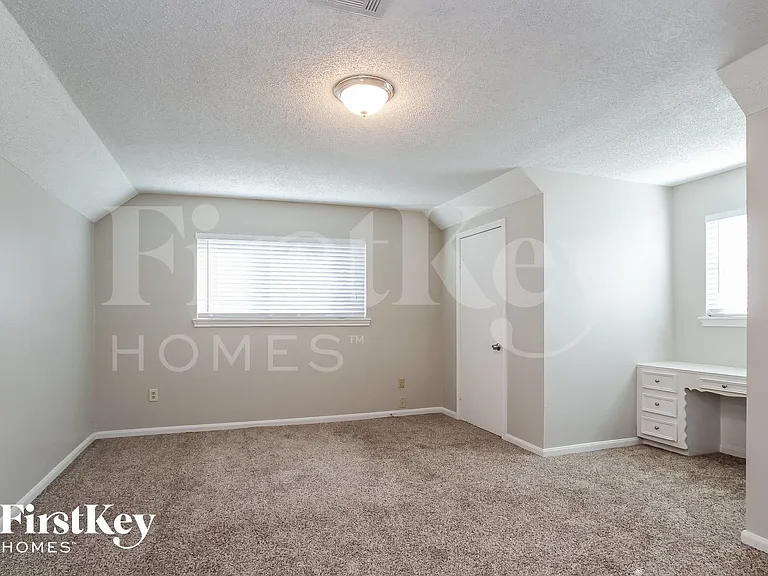 12610 Pine Bough Ln — Photo 8