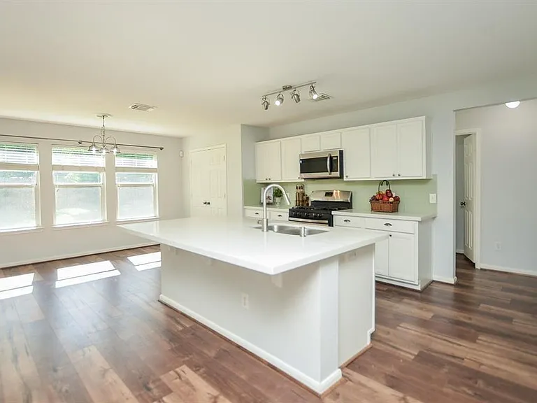2219 Gable Hollow Ln — Photo 24
