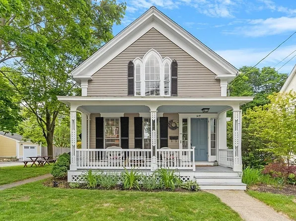 40 High St, Andover, MA 01810