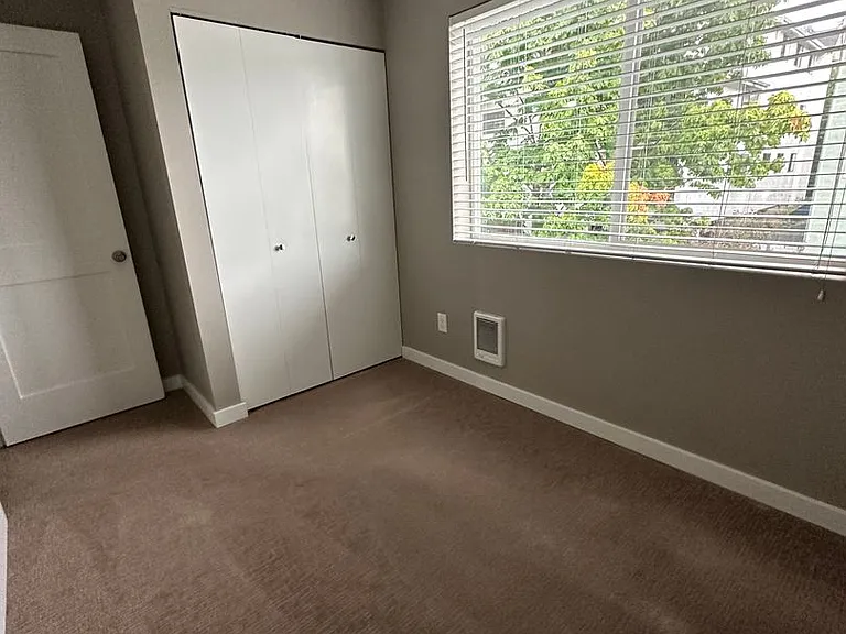 4236 7th Ave NE — Photo 18
