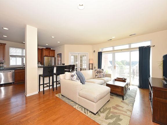4th image of 3862 S Lake Dr Unit 308