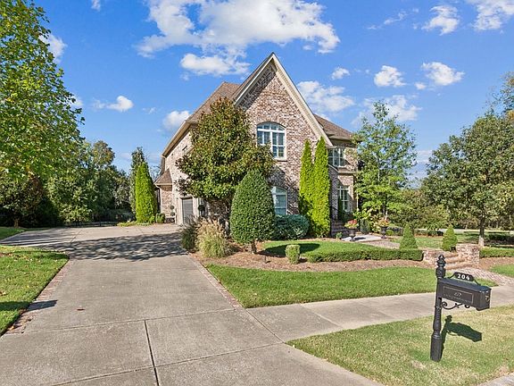 3rd image of 204 Moore Haven Dr