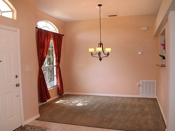 2nd image of 5543 Meadow Oaks Ave