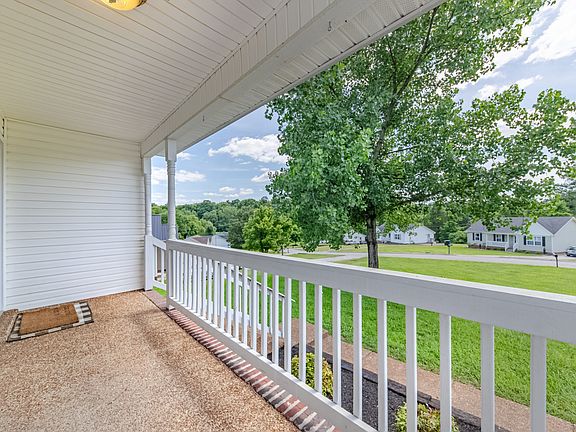 3rd image of 824 Mulberry Dr
