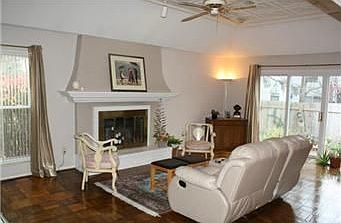 5th image of 8731 Walmer St