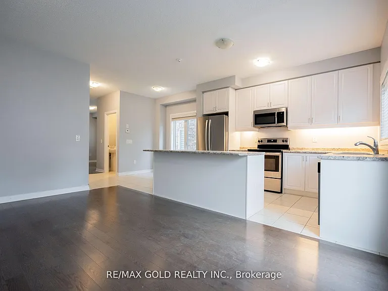 4064 Maitland St — Photo 8