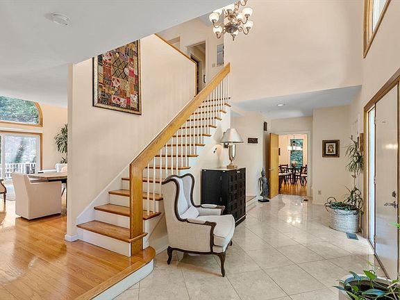4th image of 375 Atherton St