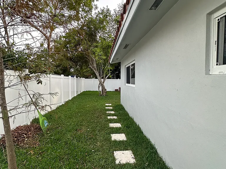 1060 Tyler St — Photo 35