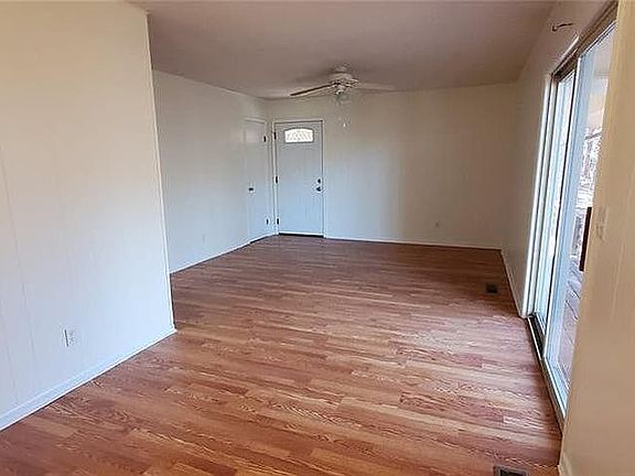 4th image of 35 Sheneman Dr
