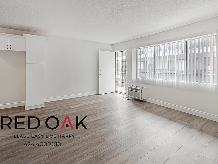 7466 Rosemead Blvd — Photo 1