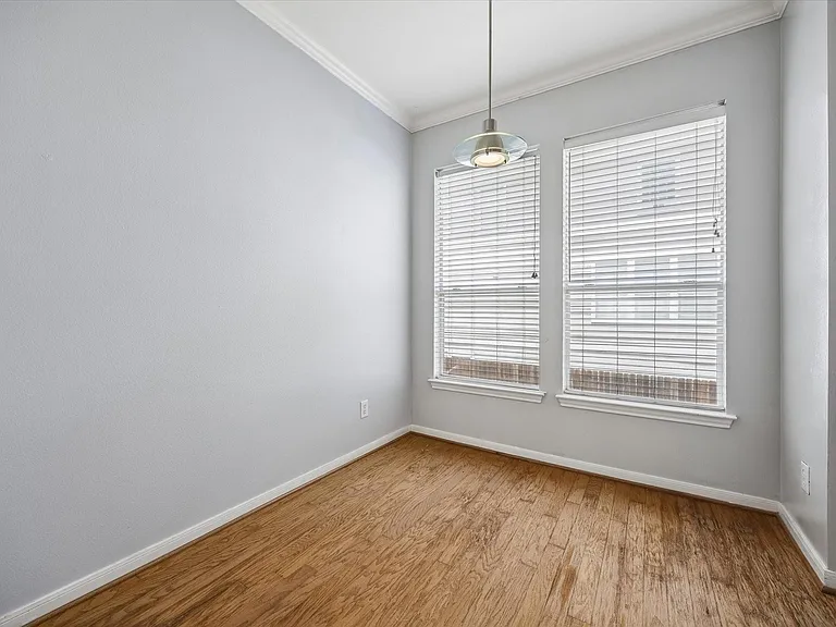 1026 Van Buren St — Photo 10