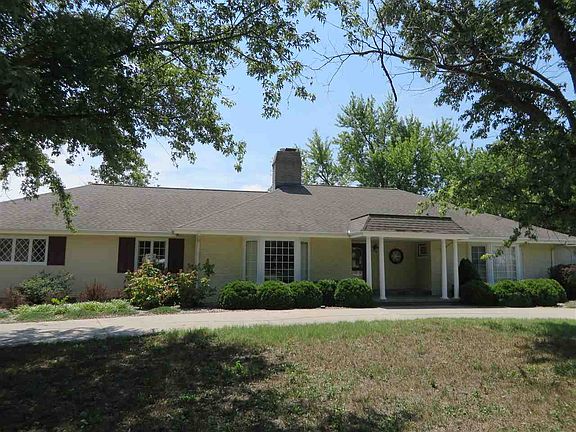 2nd image of 265 Fairway Dr