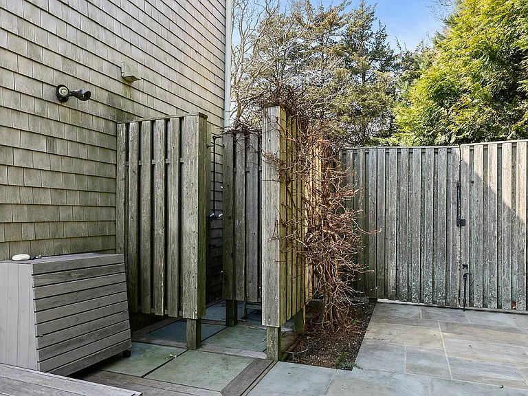28 Gardiners Bay Dr — Photo 20