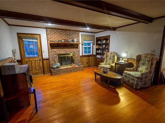 5th image of 5889 Woodside Ln