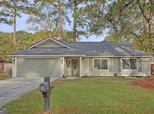 8 Goldfinch Ct W, Savannah, GA 31419