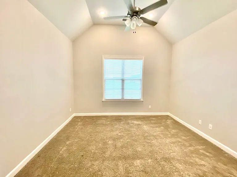 305 Azalea Dr — Photo 8