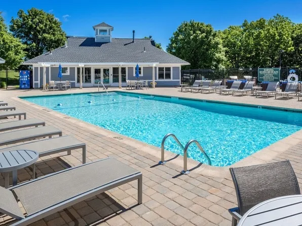 145 Essex Ave APT 405, Gloucester, MA 01930