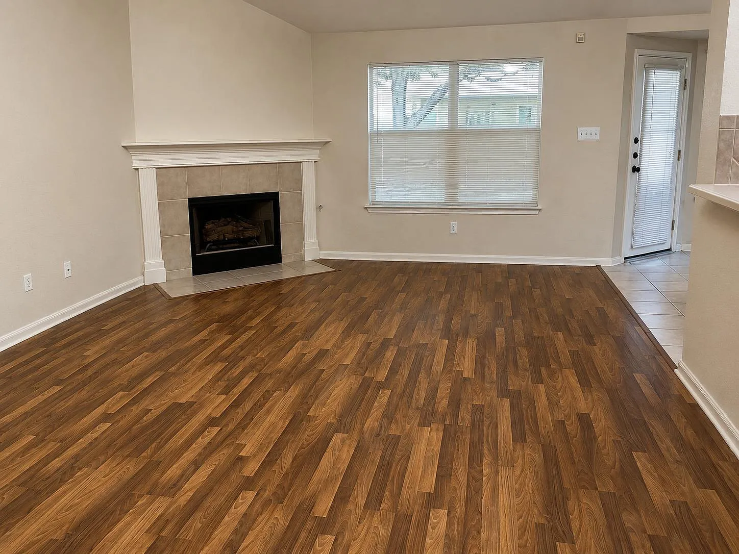 3 bed, 2.0 bath, 1379 sqft, $1,895 — Photo 4