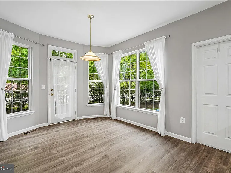 905 Royal Elm Ct — Photo 16
