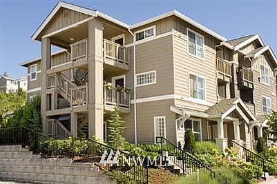 1st image of 1698 25 Place NE