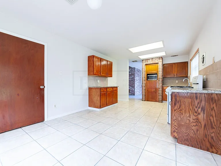 1722 Foxlake Dr — Photo 10
