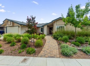 2076 Vartikian Ave, Clovis, CA 93611