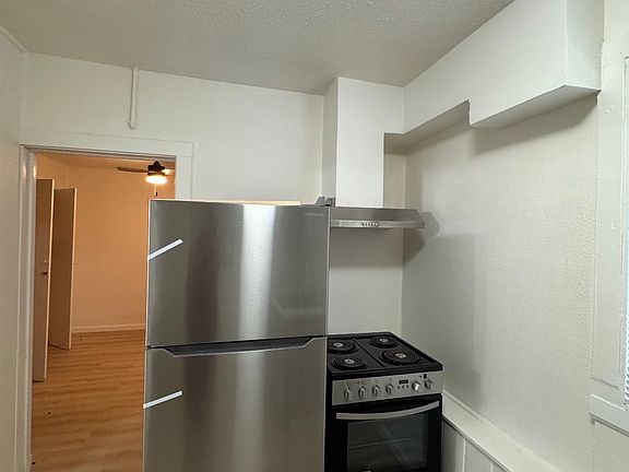 2nd image of 1631 T St APT B